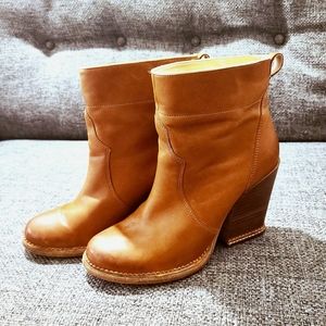 Timberland Marge Short Pull On Women’s Boot Medium Brown.  A1SHH.  SIZE 9